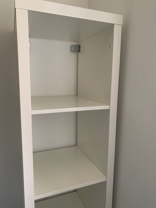 Uma estante IKEA branca – bom estado