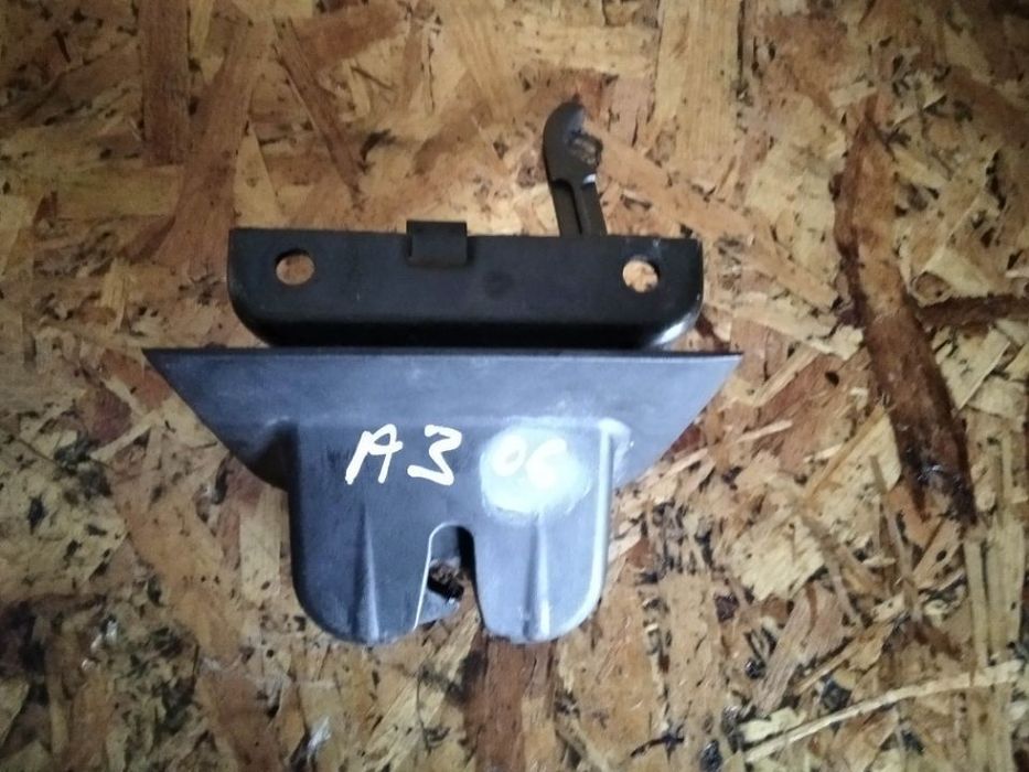FECHO / TRINCO  DA MALA AUDI A3 8P