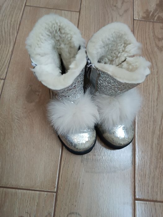 Зимові шкіряні чоботи на хутрі для дівчинки