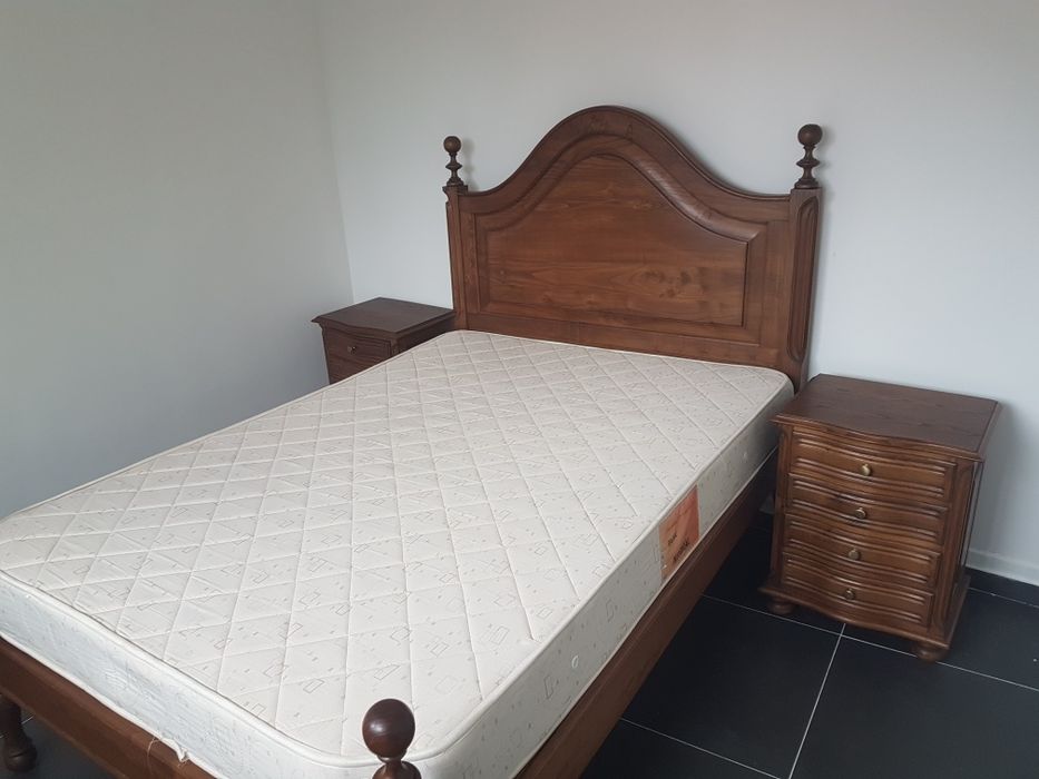 1 cama 2 mesas cabeceira