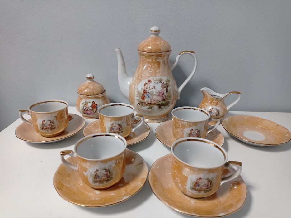 Zestaw porcelanowy (niekompletny)