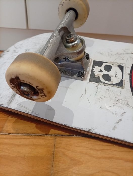 Skate profissional da Santa Cruz