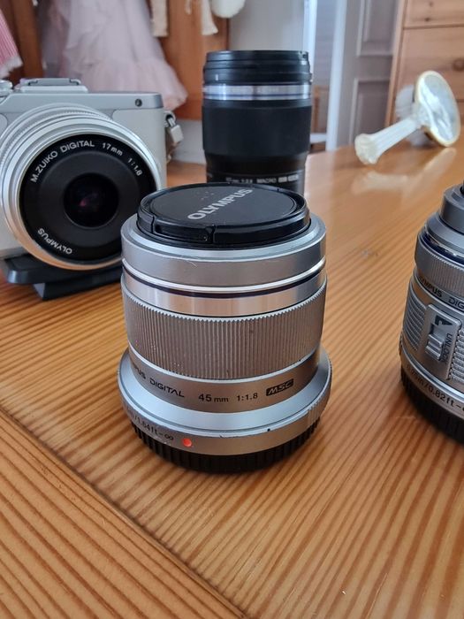 Olympus PEN E-PL8 + 4 obiektywy + lampa + 2 akumulatory | Kompletny zestaw