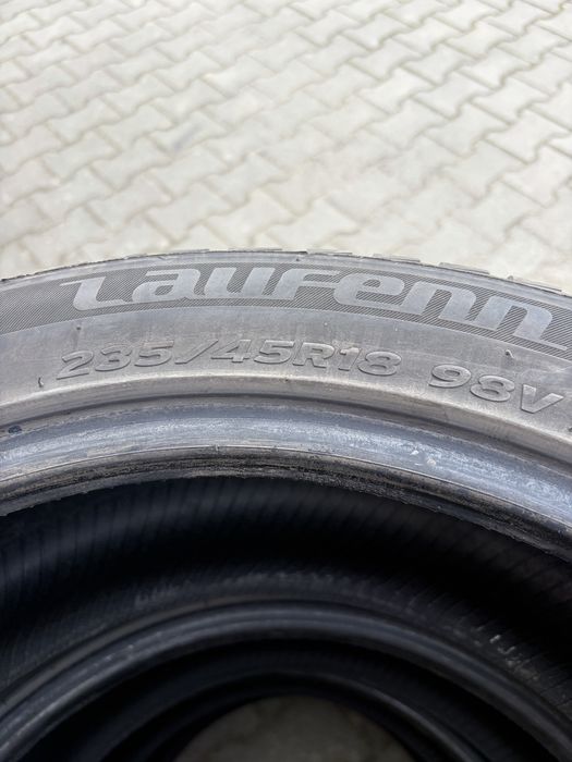 Opony zimowe 235/45R18 98V