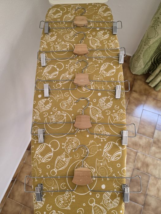 5x  IKEA Cabides / Clothes Hangers
