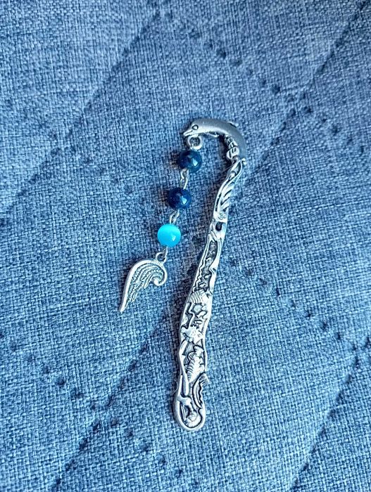 Zakładka do książek biżuteryjna marmur i skrzydło