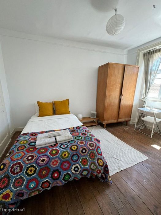 Quarto - localizado em Arroios Lisbon