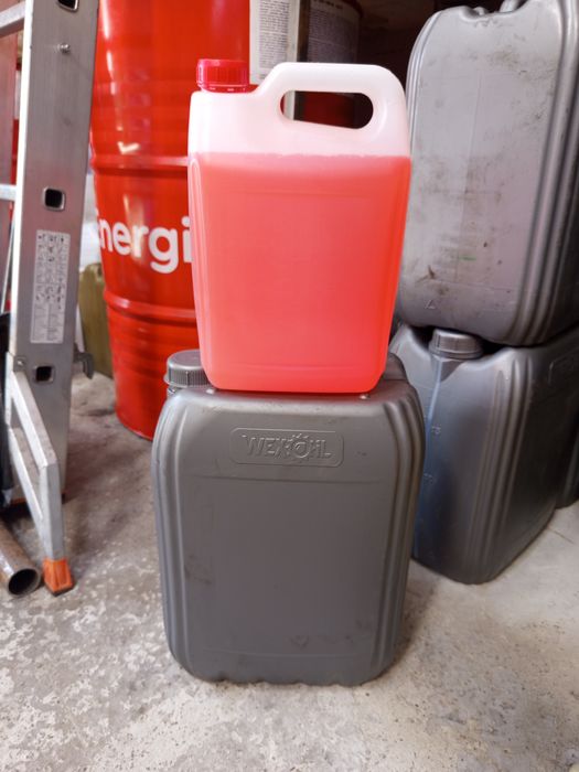 Антифриз бу червоний синій