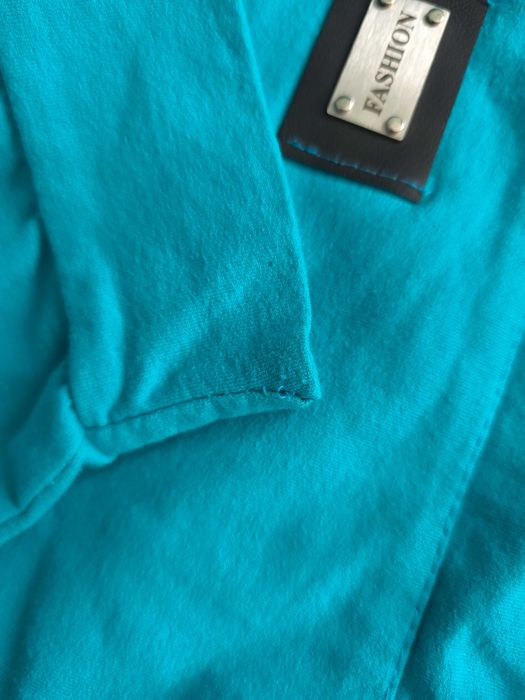 Bluza turkusowa / morska w rozmiarze uniwersalnym.