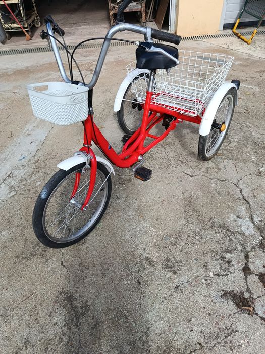 Bicicleta três rodas, restaurada