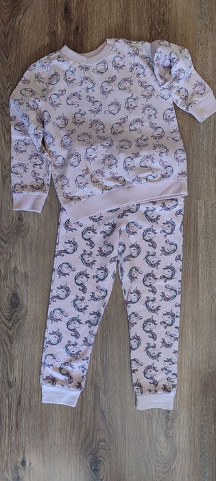 Продам нові речі на дівчинку