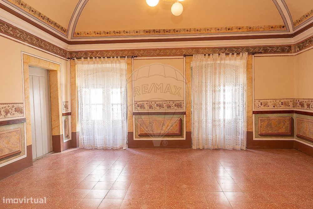 Moradia T8 para venda