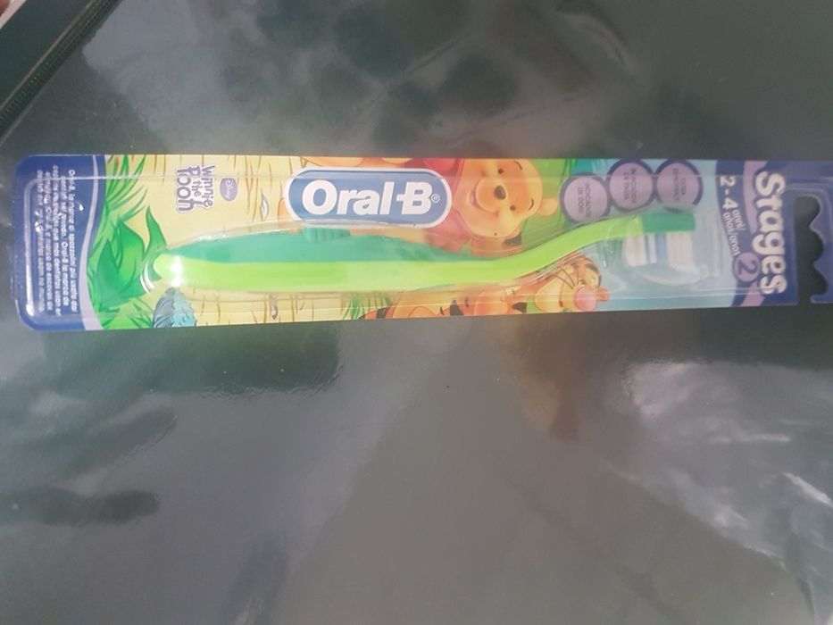 Escova de dentes para criança (2-4anos).