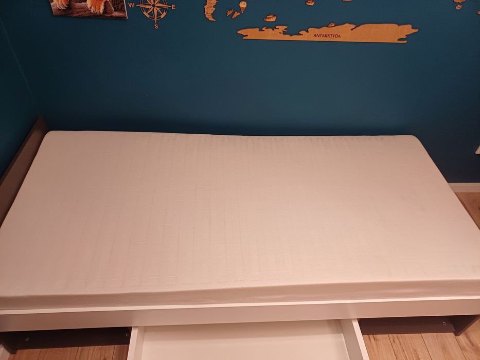 Łóżko dziecięce / młodzieżowe