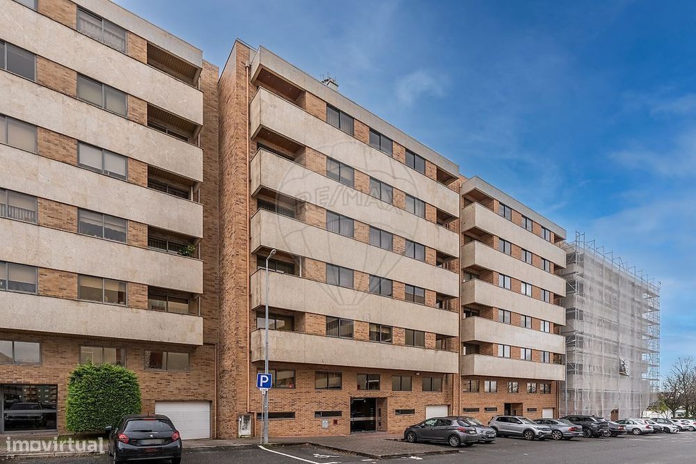 Apartamento T5 para arrendamento