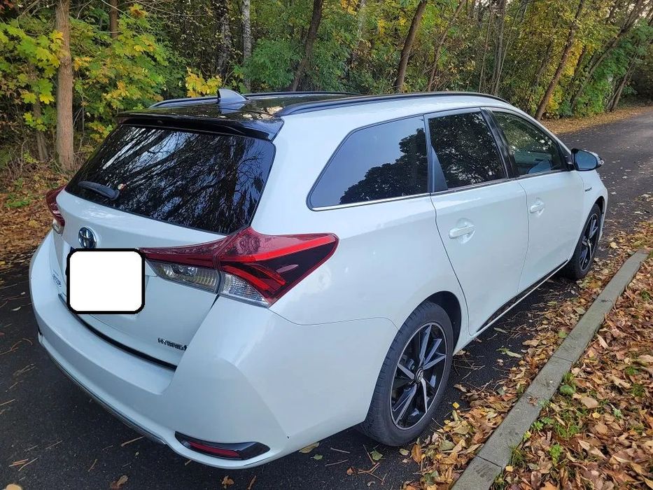 Toyota Auris REZERWACJA! 1.8 Hybryda 195 tys km