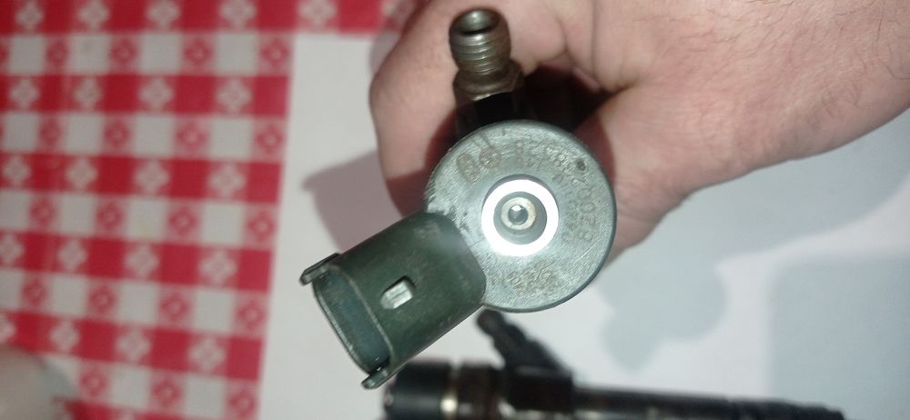 Продам форсунки Рено трафик 1.9