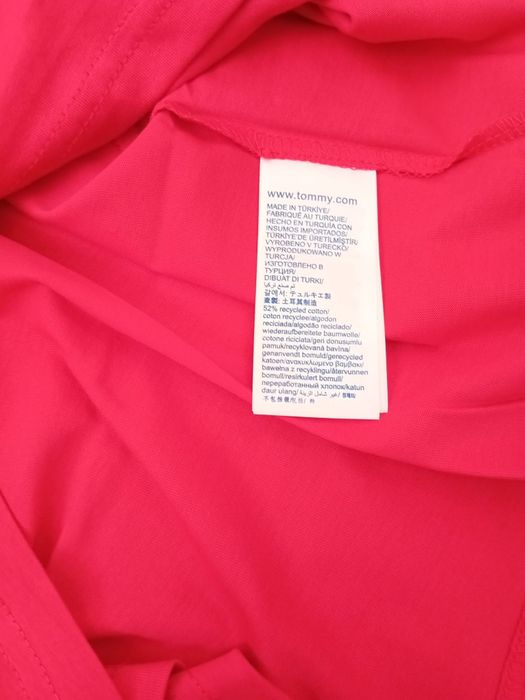 Czerwony t-shirt Tommy Hilfiger w rozmiarze L.