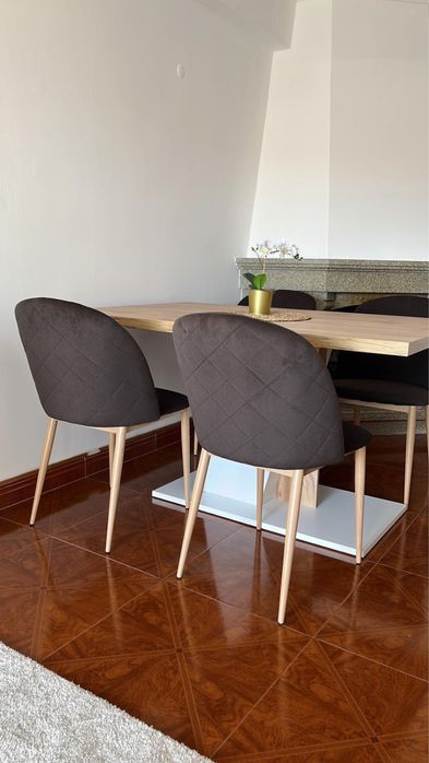 Mesa com 4 cadeiras