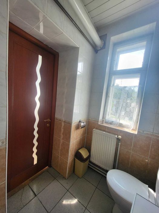 Продаж цегляного будинку з гарною земельною ділянкою, центр міста.