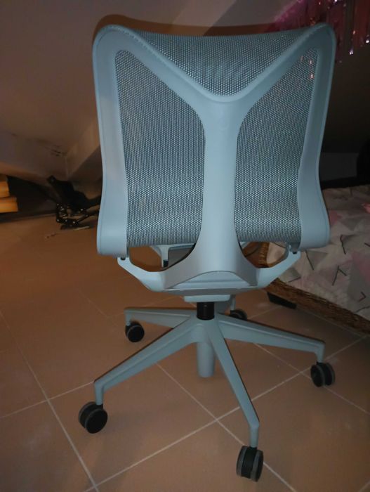 Cadeira Herman Miller, como nova.