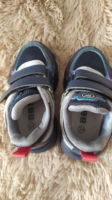 Продам дитячі кросівки -24 р.