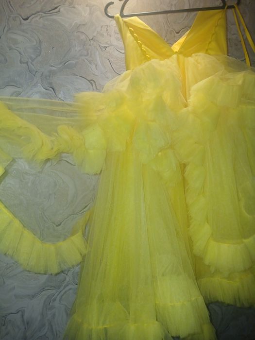 Пишна нарядна сукня.В ідеальному стані.