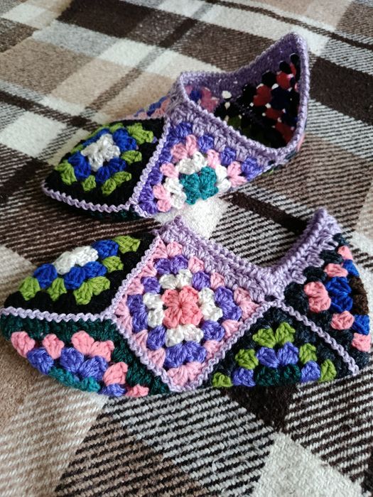 В'язані тапочки гачком