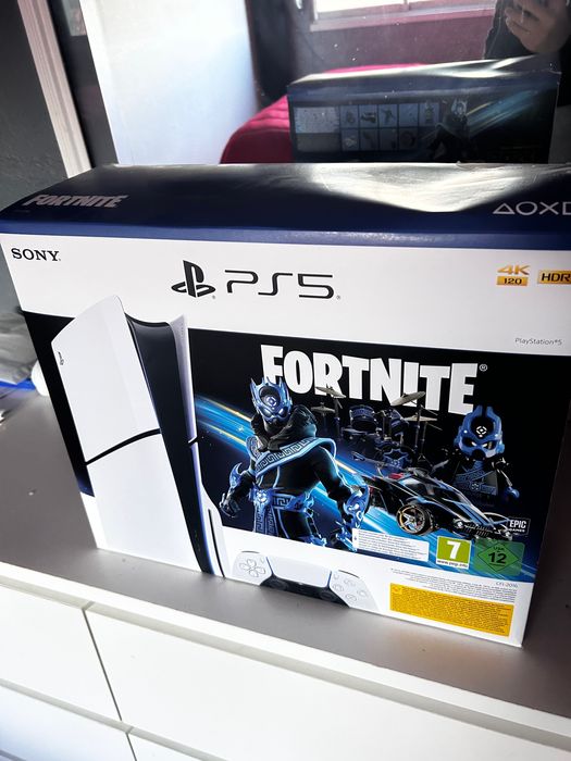 Playstation 5 edição padrão com leitor de disco, pouco usado.