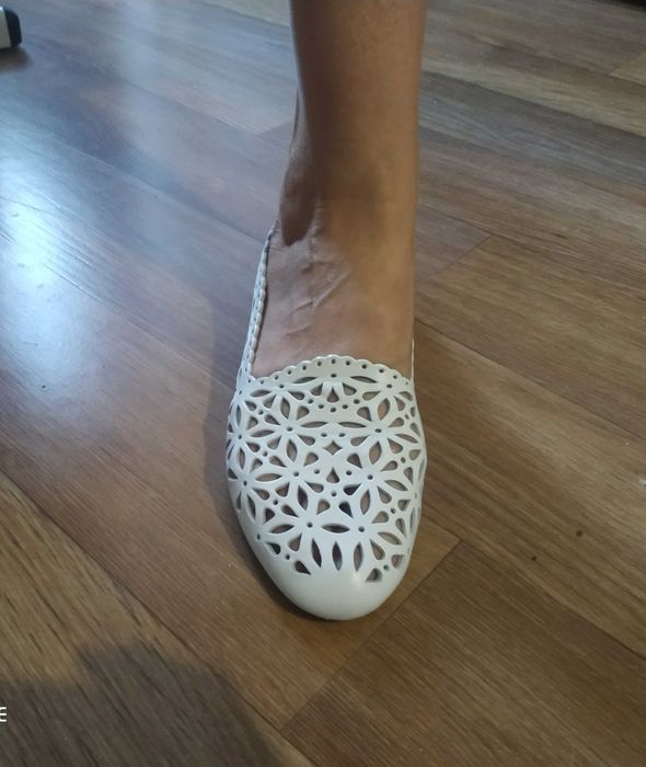 Продам літні шкіряні туфлі балетки