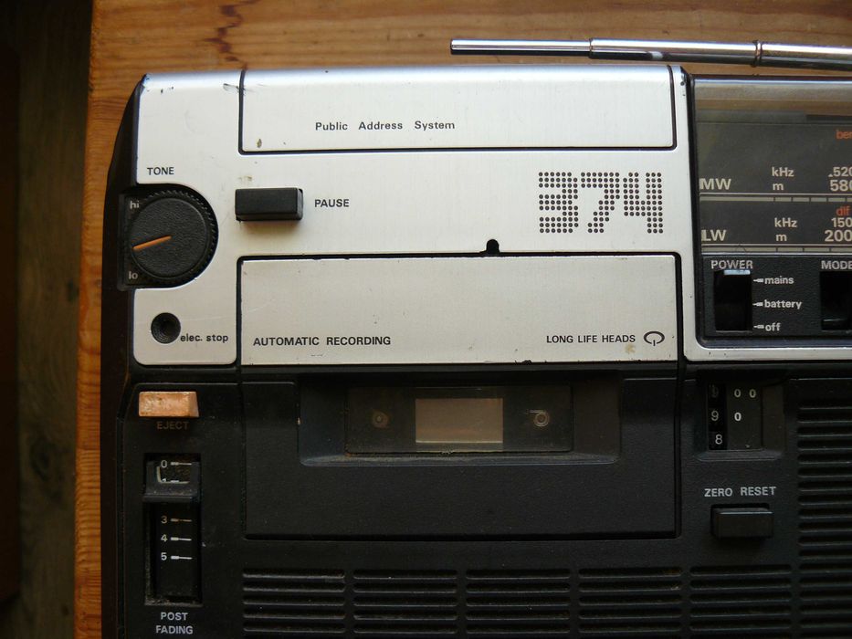 Radiomagnetofon Philips z przewodem zasil. , kasetą