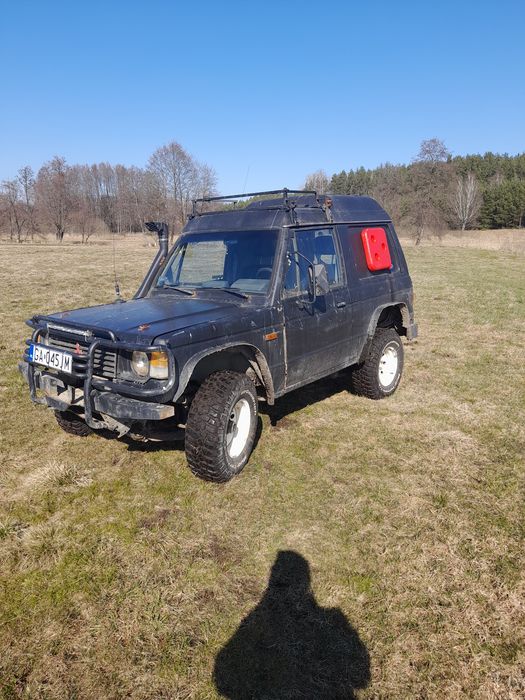 Mitsubishi Pajero 1 2.5 td krótki na części