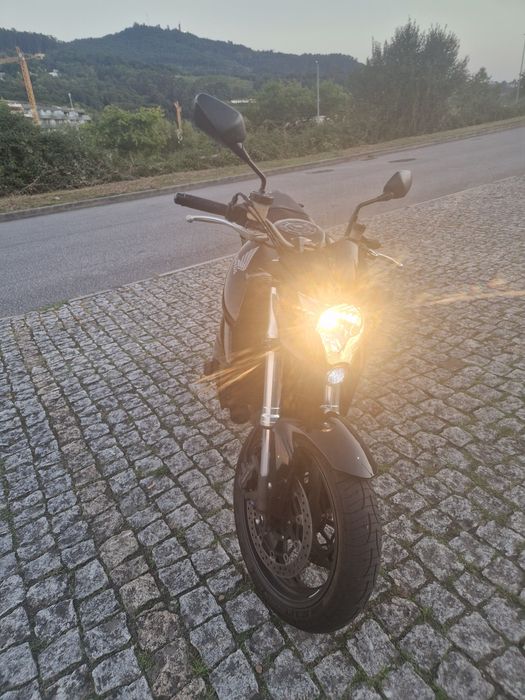 Honda CB 1000R Preto integral - como nova
