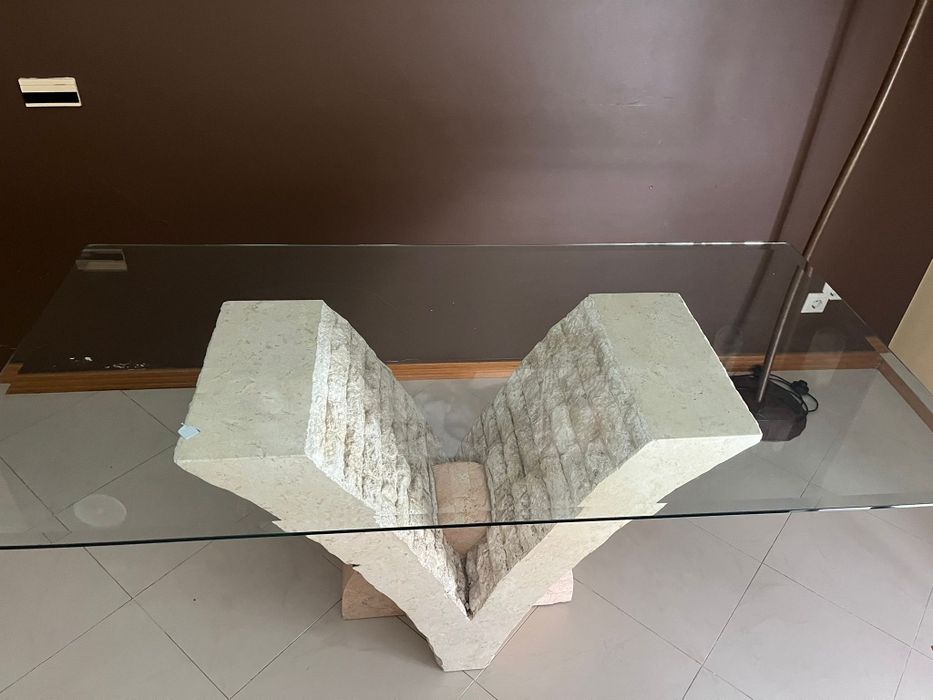 Mesa de Vidro com base em pedra