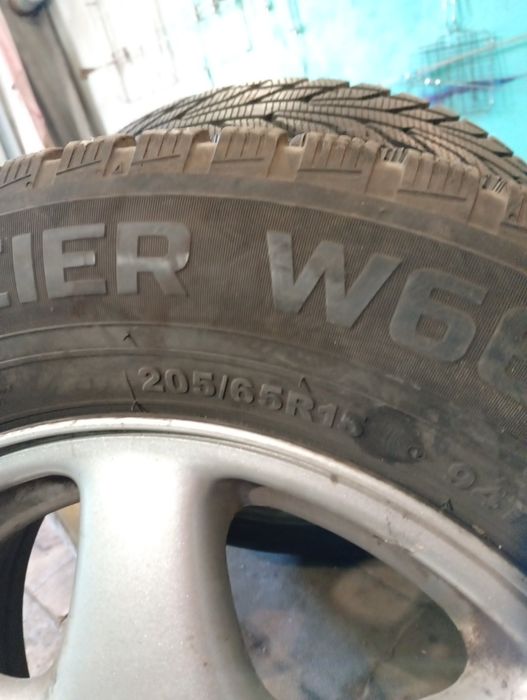 Продам зимнюю резину R 15.