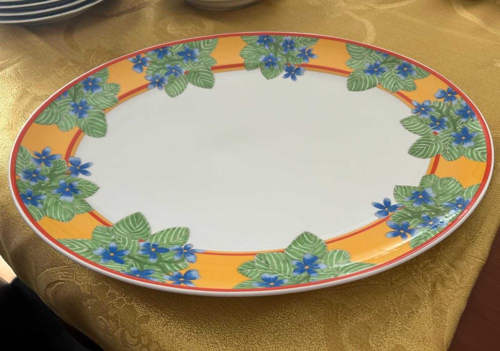 Conjunto de 2 artigos grandes em porcelana da Vista Alegre (A estrear)