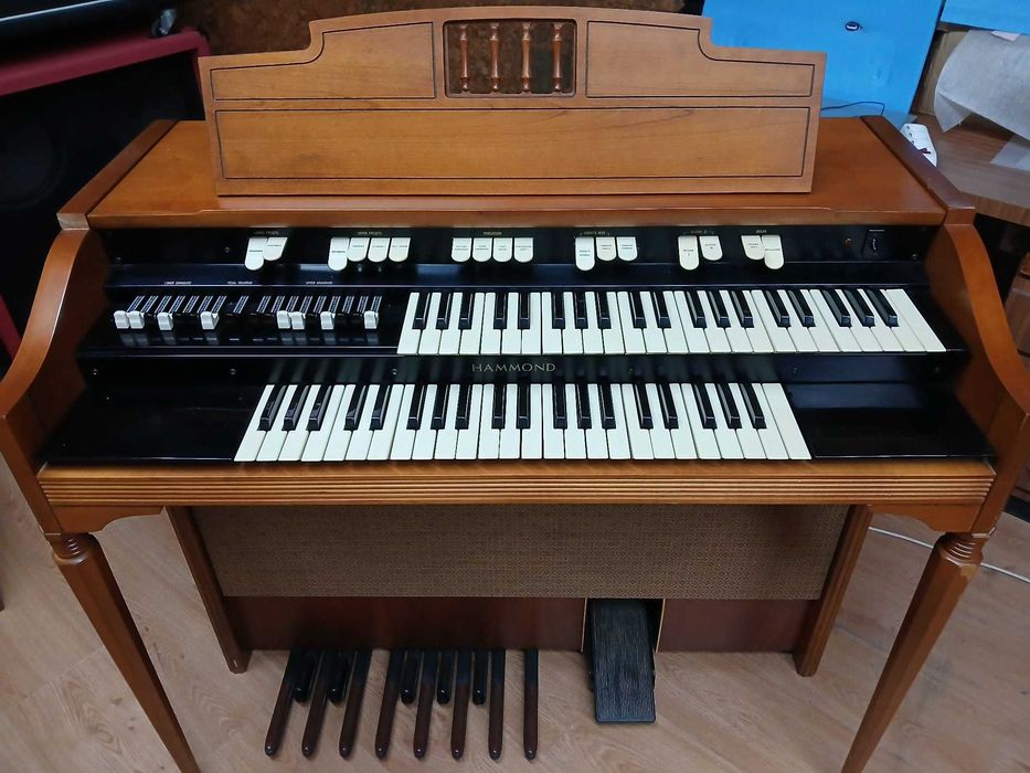 Orgão Hammond L-143 a Válvulas com Tone Wheels e Drawbars