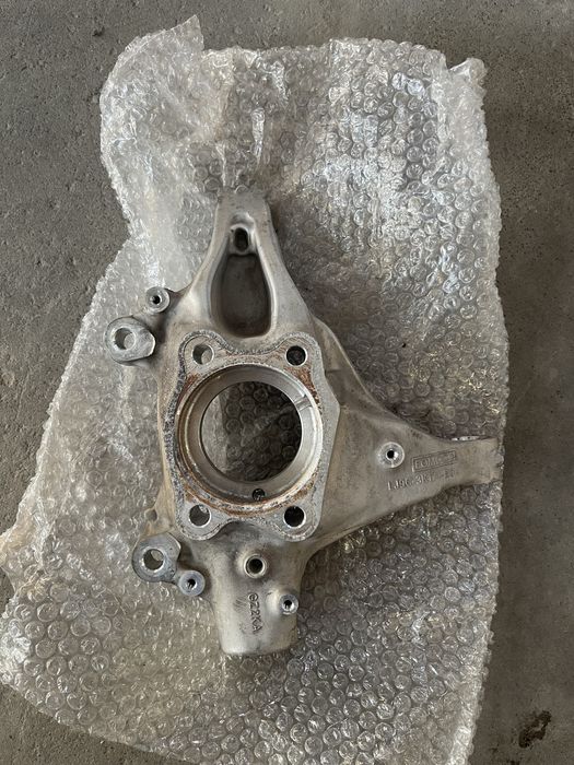 поворотній кулак  , цапфа передня ліва  Ford Mustang Mach-E