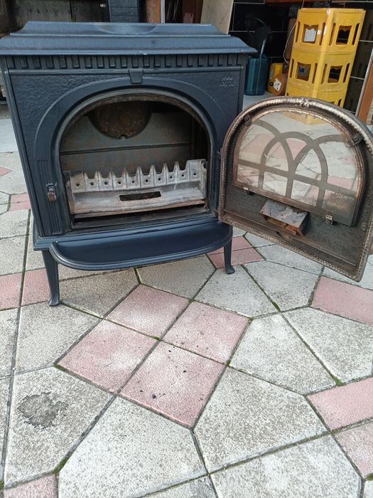 Камінопіч чугунна.