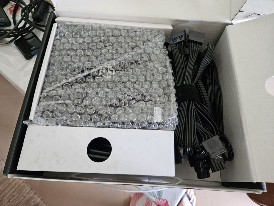 XFX RX 6600 XT + Fonte NOX Hummer 600W