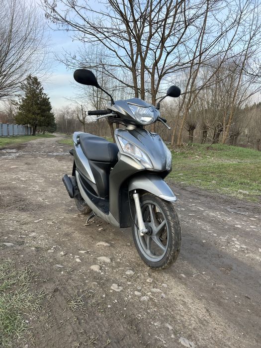 Скутер Honda Dio
