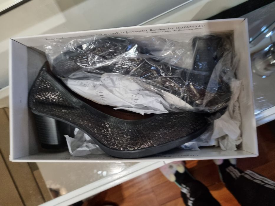 Sapatos novos hispanitas