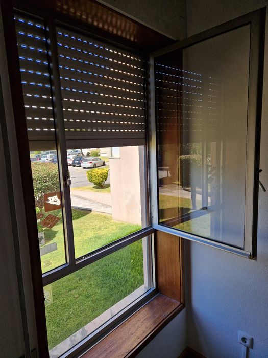 4 Janelas de aluminio para reciclar levantar em obra Viana do Castelo