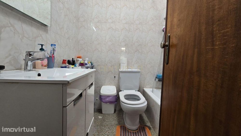 Apartamento T1 com Terraço e Garagem em Gondomar