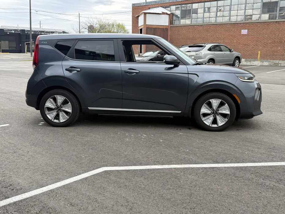 Kia Soul EV      2021