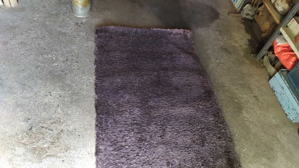 Carpete castanho escuro (0,90 m de largura x 1,60 m de comprimento)