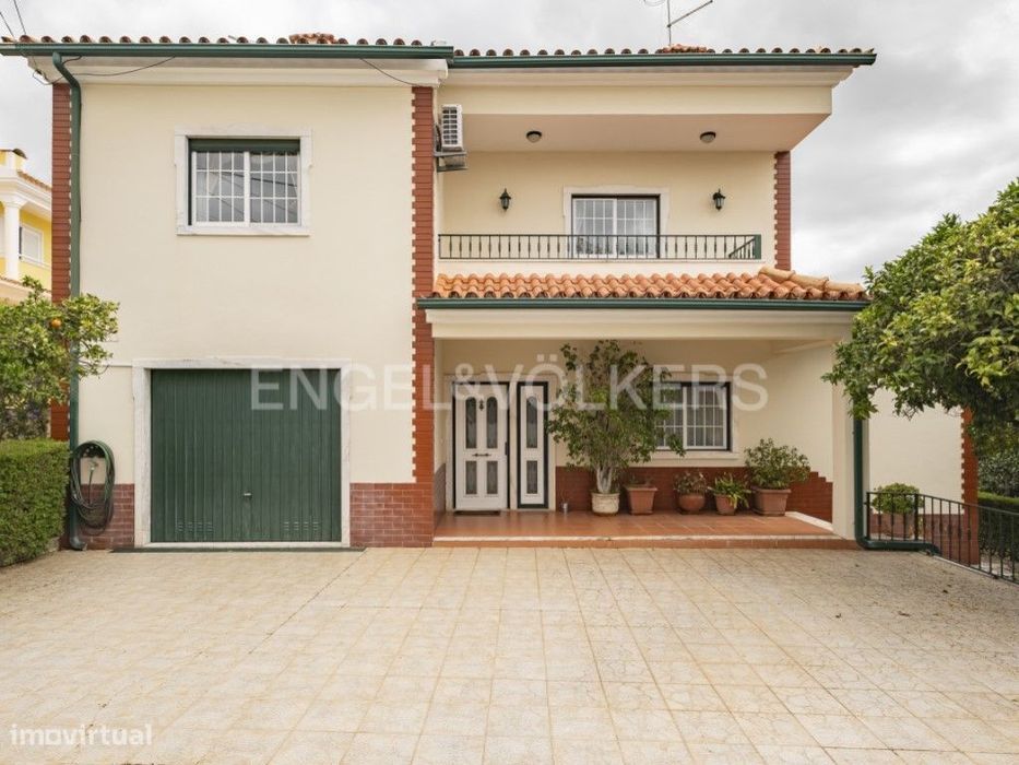 Moradia Isolada com Terreno em Odivelas