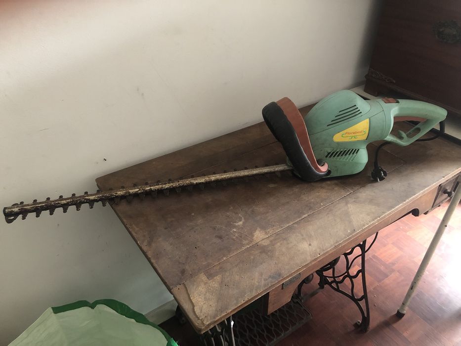 Serra eléctrica para jardim