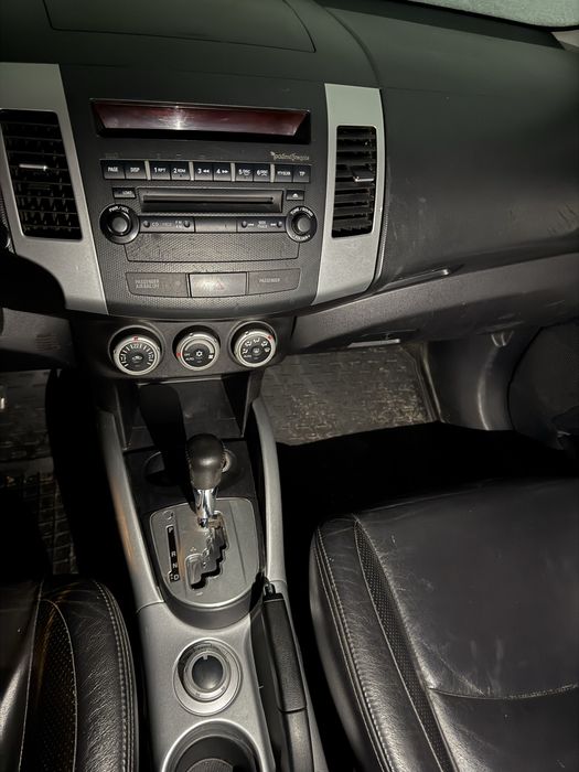 Продам автомобіль Mitsubishi Outlander XL