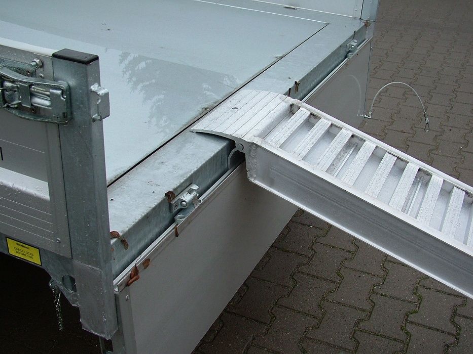 Przyczepa wywrotka hydrauliczna kipper, wywrotka na trzy strony.